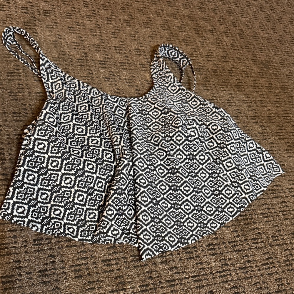 Black and White Geometric Women's Top